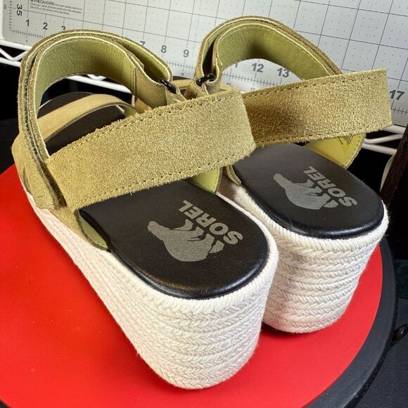 SOREL® | CAMERON™ WEDGE SANDAL | OLIVE/BLK/OFF-WHT | SUEDE | XLNT | - Picture 9 of 16